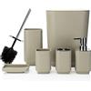 JOTOM Set di 6 accessori da bagno in plastica di lusso, set di accessori da bagno, bidone della spazzatura, scopino, portaspazzolino, bicchiere, portasapone, dispenser di sapone, set regalo (beige)