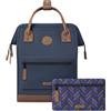 Cabaïa - Zaino Adventurer Chicago - Medium 18L - Idrorepellente - scomparto per PC fino a 13″ - 2 tasche intercambiabili - Vegan certificato - Zaino da viaggio, lavoro e scuola - Blu