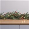 Lights4fun - Ghirlanda Natalizia Illuminata, con Luci LED Bianco Caldo, Foglie, Rami Arificiali, Bacche Rosse, Addobbi di Natale Casa, Interni, a Batteria con Timer, 1,5m