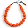 Avalaya Collana con perline in legno arancione e cordoncino nero, lunghezza 76 cm