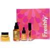 FRESHLY Vitamin C & Hydration Essentials 4 pz Cofanetto Nutriente Siero + Olio Labbra + Olio Corpo per Viso e Corpo Cofanetto