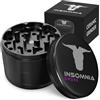 Insomnia Smoke Grinder per Erbe | Grinder Premium in Metallo di Alluminio a 4 Parti con Filtro per Polline, Coperchio Magnetico, 28 Denti Affilati, Rivestimento in Ceramica, Facile da Pulire e Antiade (Nero)