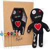 Mapanoli Voodoo Bambola (nero) con aghi Voodoo, cofanetto e istruzioni (extra large 16 cm a mano) - Set di aghi a teschio extra large | regalo per amici, colleghi, capo, matrimonio o cambio di lavoro