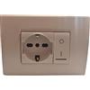vidoelettronica Cassetta Elettrica pronta all'uso con interruttore 0/1 shuko per incasso e con supporto esterno (con cassetta 503 schuko e interruttore 0/1 bianco)