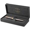 Parker Sonnet Penna Roller | Laccatura Grigia con Pennino Dorato | Punta Fine in Acciaio Inossidabile | Ricarica di Inchiostro Nero | Confezione Regalo | Regali di Laurea Perfetti