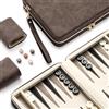 Lingle Set da backgammon da 23,9 cm per adulti, classico gioco da tavolo con custodia pieghevole in ecopelle, set da viaggio portatile da backgammon (marrone)