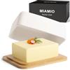 MIAMIO - Beurrier con Coperchio per Piano di Lavoro (620 ml) Beurrier in Ceramica / Supporto per Burro e Contenitore con Coperchio in Bambù, Beurrier per Frigorifero