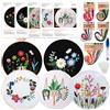 FEPITO Set di 5 set di kit da ricamo kit punto croce composto da 5 abiti da ricamo con motivo floreale, 2 cerchi da ricamo in plastica, kit ago di fili colorati