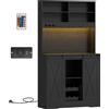 HOMCOM Credenza da Cucina Alta Stile Rustico con 2 Armadietti, Portabottiglie, Prese di Ricarica e Luci LED, Nero | Aosom Italy