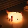 AVEKI Axolotl Luce notturna, dolce lampada Axolotl personalizzata regali per ragazzi e ragazze, lampada touch in silicone luce notturna dimmerabile per cameretta dei bambini, batteria LED luce