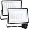 CREATESTAR Faretto Led da Esterno 200W 2 Pezzi, 20000LM Faretti Led Esterni 6500K luce bianca fredda, IP66 Impermeabile Faro Led Esterno per magazzino, garage, giardino, parcheggio, campo sportivo