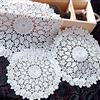 Wambere Set di 4 tovagliette da tavola in pizzo bianco ricamato, sottobicchieri in pizzo rotondi a forma di fiore, tovagliette opache completamente all'uncinetto, centrini, sottobicchieri per tazze, sala da