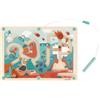 Janod - Labirinto magnetico con biglie Dino in legno - 12 biglie magnetiche + stilo magnetico - Apprendimento della motricità fine e della concentrazione - Formato: 18 x 25 cm - A partire dai 2 anni