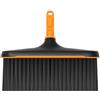 Fiskars OneClick Scopa Multiuso, Accessorio Universale per Lavori di Pulizia Versatili, Sostituzione Facile con un Solo Clic, Setole Dure e Morbide, Nero/Arancione, 1080701