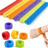 HAOXYO 6 Braccialetti Antistress in Silicone, Giochi Sensoriali Autismo e Fidget Toys ADHD. Set di 6 Design Testurizzati per Mani, Ideale per Adulti e Bambini in Ufficio, Classe o Viaggio