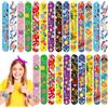 POPOYU 24 braccialetti a schiaffo di buon compleanno, braccialetti a scatto per regali di riempimento, bomboniere di compleanno, simpatici braccialetti di compleanno per bambini, regali di compleanno a tema