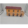 A4 Stazione FS con terrazzo illuminata con vari accessori scala HO 1:87