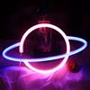 DAKABUKA Cartelli Neon Planet, luci notturne LED per decorazione murale, alimentate tramite USB o batteria, per camera da letto, cameretta, soggiorno, bar, Natale, sala giochi (blu e rosa)