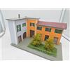 DR2 Palazzina angolare per fondale montata ed illuminata HO 1:87