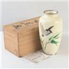 Vaso di fiori giapponese vintage cloisonne smalto bianco design erba e uccellino