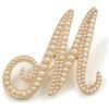 Avalaya 'M' grande spilla placcata oro con perle finte bianche lettera M iniziale dell'alfabeto, idea regalo, 55 mm di altezza