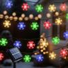 Qoosea Catena Luminosa Solare, 12m 100 LED Fiocco di Neve luci Natale Solari Impermeabile, 8 Modalità Lucine led Decorative Addobbi Natalizi per Giardino Festa Halloween Decorazione, Colorato