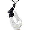 Island Piercings Hei Matau - Collana da uomo e donna in osso di bufalo intagliato a mano, gancio di pesce Maori, ciondolo con pinna di balena, catena in osso regolabile in cotone cerato, gioielli etnici surfisti, 5 cm