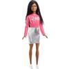 Barbie - Due Brooklyn Roberts bambola, con maglia rosa con scritta NYC, gonna e scarpe metallizzate, Giocattolo per Bambini 3+ Anni, HGT14