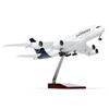 QIYUMOKE 1/200 A380 per aereo aereo Lufthansa - Pressofusione per Airbus A380 modello di aereo con supporto (14 in L) Pre-built modello aereo per adulti -Aviation Regali Tabletop Collection Display