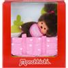 Sekiguchi 204069 - Monchhichi Originale con Bavaglino e Lettino a Cuore Rosa, Peluche Alto Circa 20 cm in Peluche Marrone