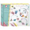 Janod - Cofanetto 8 Gioielli in plastica da Creare - Les Ateliers Bijoux - Kit Creativo Fai da Te per Bambini - Destrezza e concentrazione - dai 7 Anni