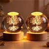 Leikurvo 2 Pezzi Luce Notturna 3D in Cristallo: Sfera di Vetro 60mm con Albero della Vita, Lampada USB 3D con Incisione Albero della Vita, Luce Notturna in Sfera di Vetro con Base in Legno LED per Natale
