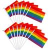 TRIXES 15 Bandiere Arcobaleno da Saluto Pride - Bandierine Multicolore da Tenere in Mano Eventi LGBT Gay Pride - Accessori Colorati Festival - Bandierine Arcobaleno 21 x 14 cm su aste da 30 cm