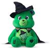 Basic Fun Care Bears x Wicked - Peluche da 22 cm, orso fortunato come Elphaba, peluche da collezione Care Bears x Wicked