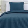 Amazon Basics Set copripiumino Singolo in microfibra, 2 pezzi, copripiumino da 135 x 200 cm e 1 federa da 65 x 65 cm, Blu Navy, a righe