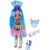 Cave Club Bambola Preistorica Tella da 25.4 cm, Capelli Blu, con Dinosauro e Accessori, Giocattolo per Bambini 4+Anni, GNL86