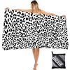 COSORO Grande asciugamano da spiaggia in microfibra con sacchetto, 160 x 90 cm, faretto nero bianco da spiaggia, asciugatura rapida, anti-sabbia, morbido e super assorbente, portatile leggero, per