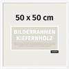 JUNOMI® Cornice 50x50 cm in legno colore bianco | Cornice per poster quadrata con vetro acrilico infrangibile | per un facile montaggio a parete | Profilo sottile