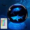 POSSHE Lampada notturna a forma di squalo, con sfera di cristallo 3D, regalo a forma di squalo, con telecomando a 16 colori, sfera da 8,9 cm, decorazione per la stanza, per ragazzi e ragazze, regalo