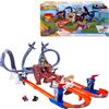 Hot Wheels RacerVerse - Pista ragnatela di Spider-Man, corsa multigiri per sfuggire al Dottor Octopus, include due macchinine di Spider-Man e Black Panther, giocattolo per bambini, 4+ anni, HTM08