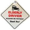 Elderly Targhetta magnetica ironica con scritta in lingua inglese Elderly driver Please be patient, aderisce alla carrozzeria dell'auto