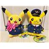 Pokemon Center Set 2 Pilota Pikachu & CA Pikachu Peluche Pokemon Center Kansai Aeroporto Gio...