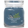 Yankee Candle Candela profumata di marca | Bayside Cedar Medium Jar Candle con doppio stoppino | Candela di cera di soia lunga combustione | Regalo perfetto per le donne
