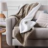 Amazon Basics Plaid in pile sherpa e microvisone Copriletto non riscaldato, 220 x 240 cm, tortora
