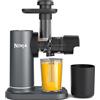 Ninja Cold Press Estrattore di Succo, Caraffa da 700ml, Contenitore Polpa 1,1 L, Prepara Succhi Freschi, Bevande e Shot Salutari, Compatto, Lavabile in Lavastoviglie, Parti Rimovibili, Grigio JC151EU