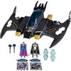 DC Comics, Metal Force Transforming Batwing, Set di Gioco 2 in 1, Include i Personaggi Batman e Superman, con proiettili e Carte Personaggio, Giocattoli per Bambini e Bambine dai 4 Anni in su