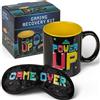 MIJOMA Power Up - Set di tazze da caffè e giochi per la ricreazione, maschera per dormire con stampa Game Over, ideale per giocatori, tazza con manico nero/giallo