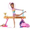Barbie - Ginnastica Artistica, playset con bambola ginnasta bionda, tuta per il riscaldamento, trave, fermo a C per le acrobazie e 10+ accessori inclusi, giocattolo per bambini, 3+ anni, HRG53