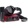 Focusrite Scarlett Solo Studio (4° gen.), pacchetto con interfaccia audio USB per cantautori e produttori, microfono a condensatore e cuffie, ideale per registrazioni, streaming e podcast