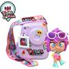 Trotties - Mini Travel Camera - MEL, borsa a forma di macchina fotografica con mini bambola Mel, per bambine/I dai 3 anni, Famosa TFT21400